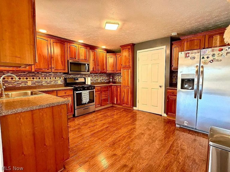 6134 Mahoning Avenue, Warren, OH - Photo 8