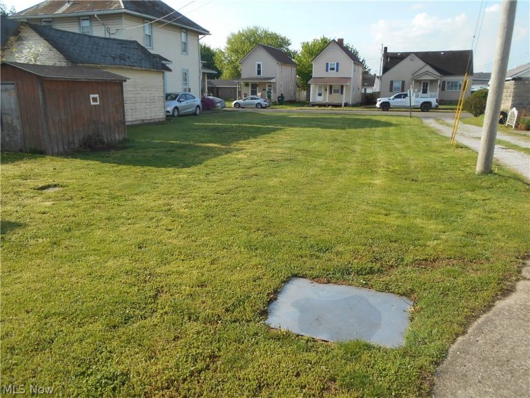 914 Pine Street, Coshocton, OH - Photo 4