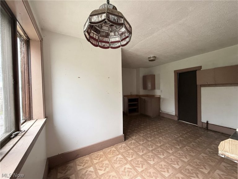 3008 Wilson Avenue, Campbell, OH - Photo 5