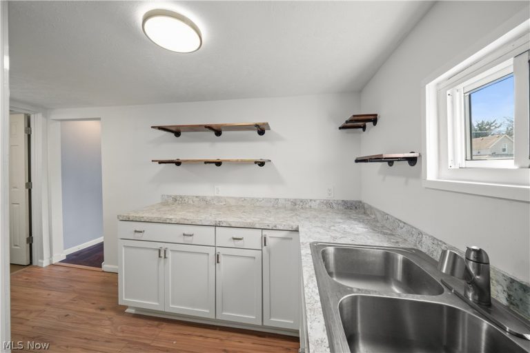 2323 Mingo Trail, Akron, OH - Photo 3