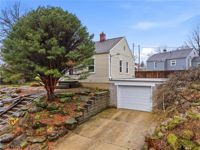 1734 Tonawanda Avenue, Akron, OH - Photo 2