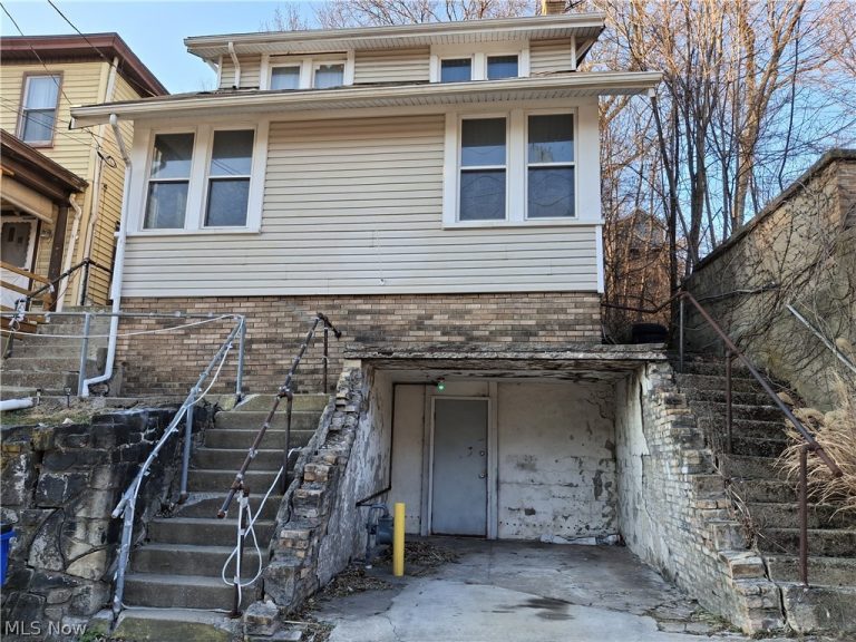 909 Bradshaw Avenue, East Liverpool, OH, 43920