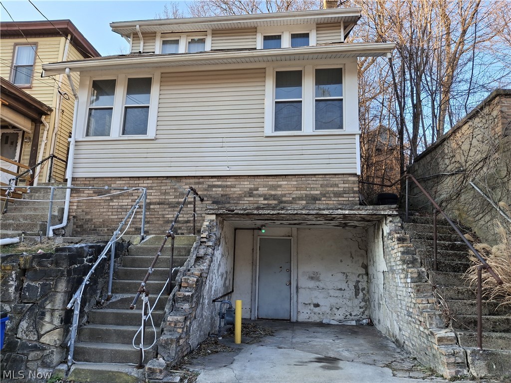 909 Bradshaw Avenue, East Liverpool, OH