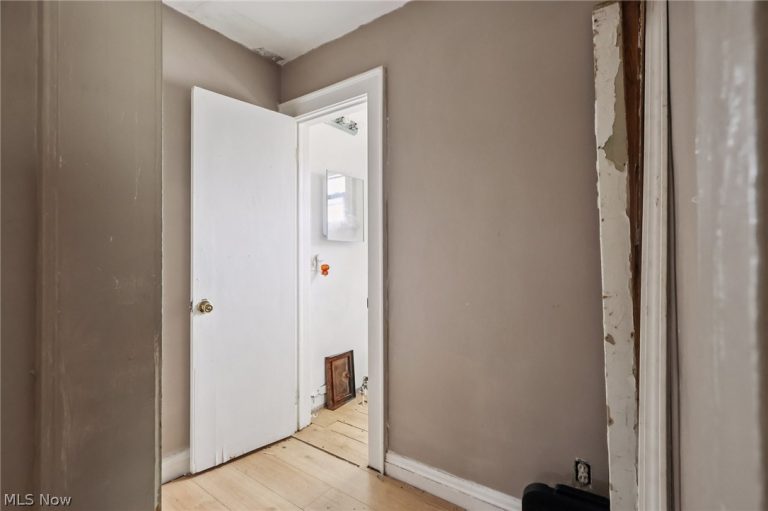 18310 La Salle Avenue, Cleveland, OH - Photo 6