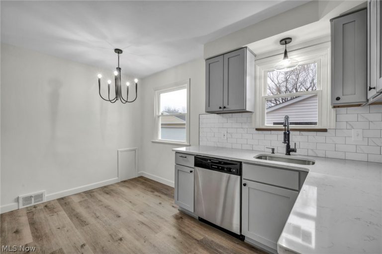 5085 6th Street, Brooklyn Heights, OH - Photo 6