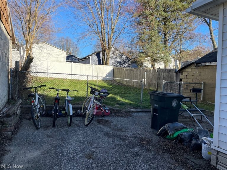 1215 Sherman Street, Akron, OH - Photo 6