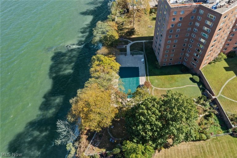 11820 Edgewater Drive #718, Lakewood, OH - Photo 8