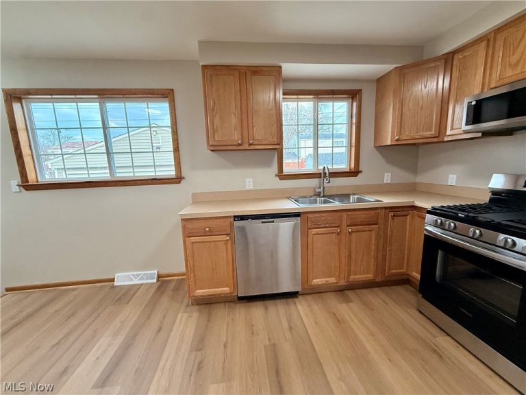4617 Andover Avenue, Lorain, OH - Photo 4