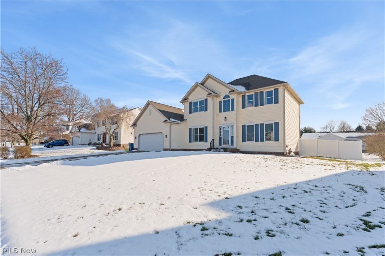 1516 Wisteria Avenue, Hartville, OH - Photo 2