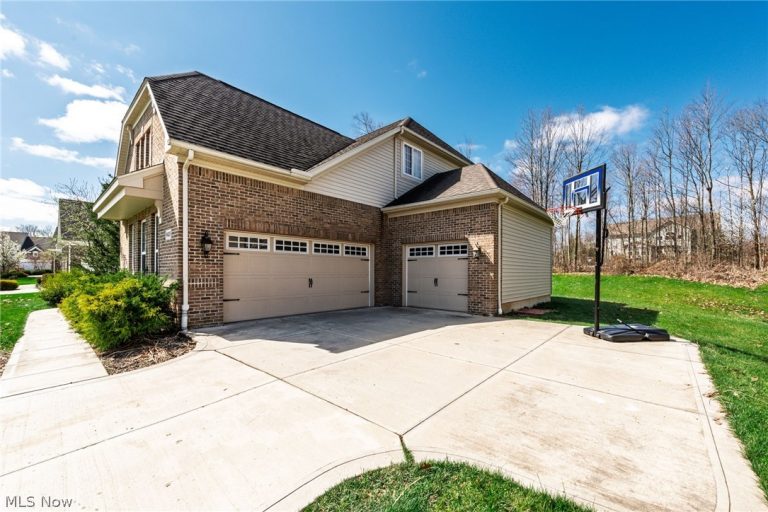 9403 Grace Drive, Twinsburg, OH - Photo 3