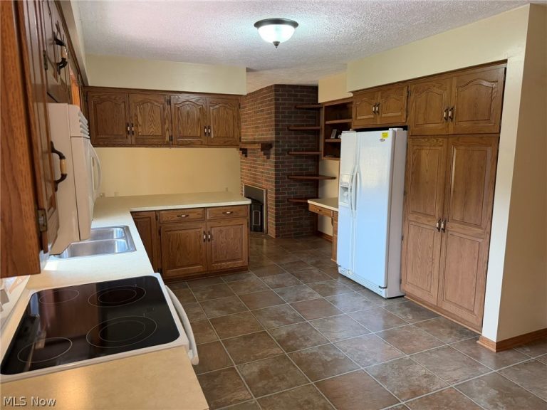 8258 Elyria Road, Shreve, OH - Photo 4