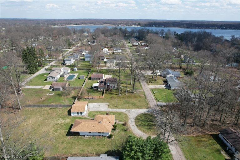 17570 Lakewood Avenue, Lake Milton, OH - Photo 4