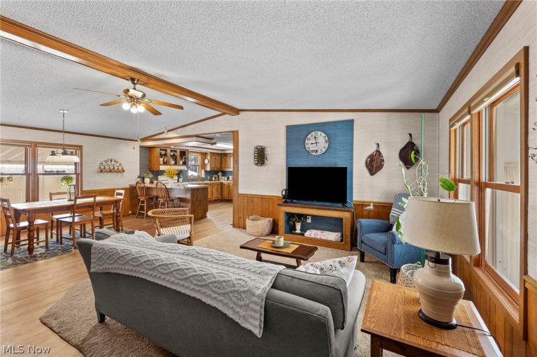 22 Lees Lane, Olmsted Twp, OH - Photo 6