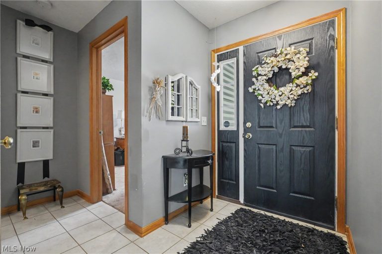 1484 Waters Edge Drive, Akron, OH - Photo 2