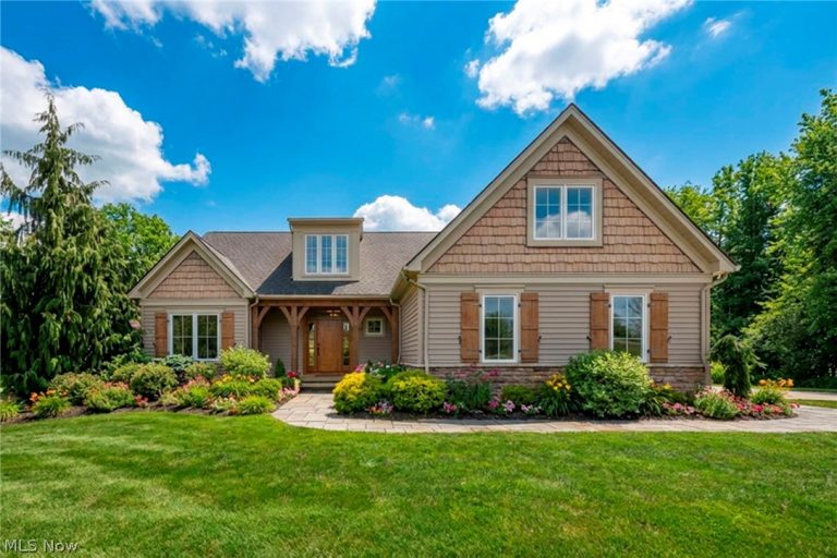 11295 Sutton Place, Chardon, OH - Photo 2