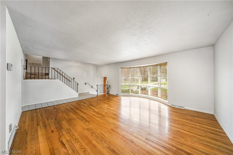 1040 Rose Boulevard, Highland Heights, OH - Photo 8