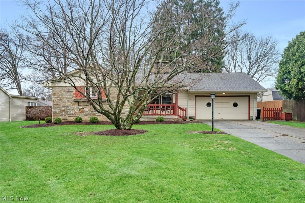 3423 Tall Oaks Lane, Austintown, OH