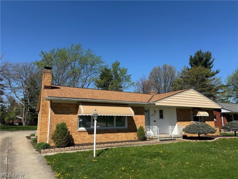 1872 Bremerton Road, Lyndhurst, OH, 44124