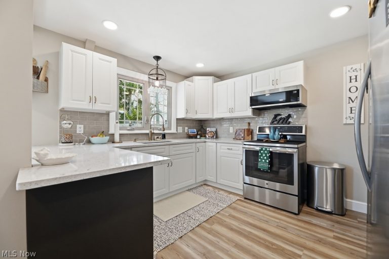 2625 Belleflower Drive, Alliance, OH - Photo 5