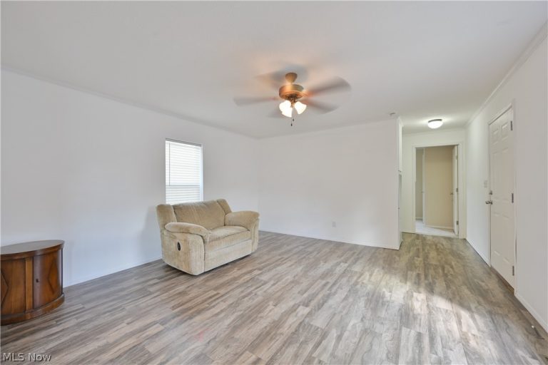 29 Carl Lane, Olmsted Twp, OH - Photo 4