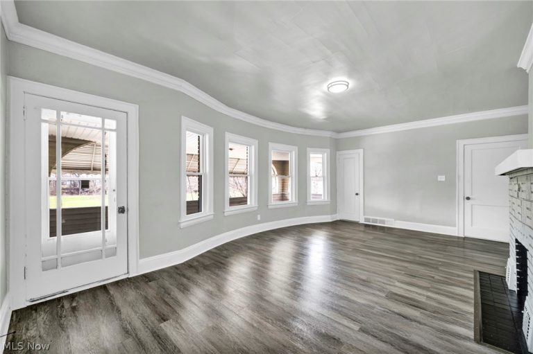 929 Thornhill Drive, Cleveland, OH - Photo 6