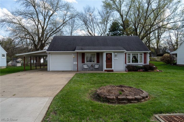 404 Heatherwood Street, North Canton, OH, 44720