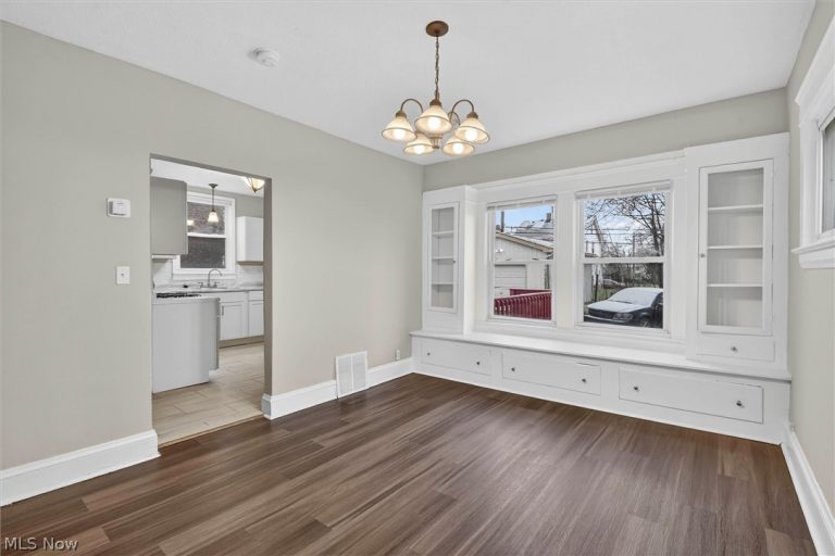 12912 Maplerow Avenue, Garfield Heights, OH - Photo 6