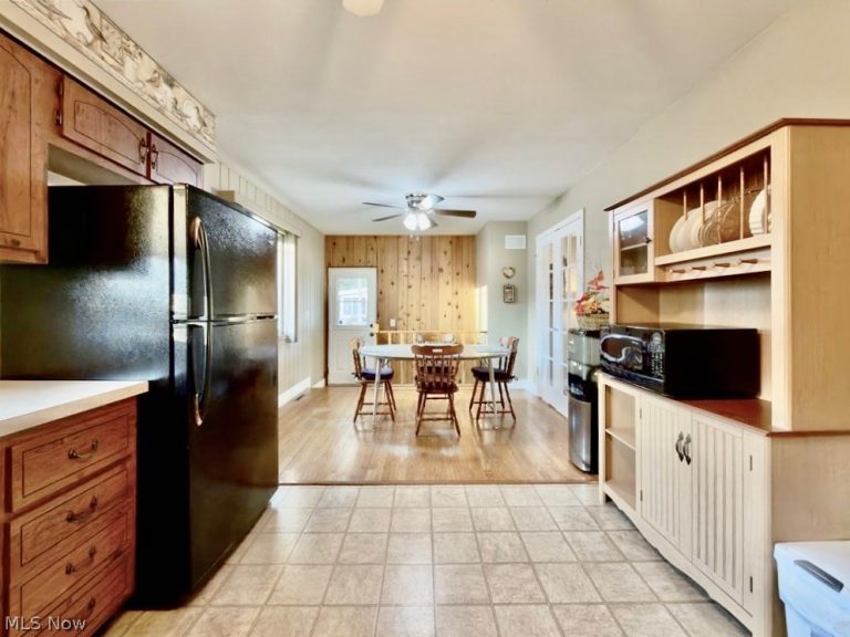 4402 Whited Drive, Vienna, WV - Photo 3