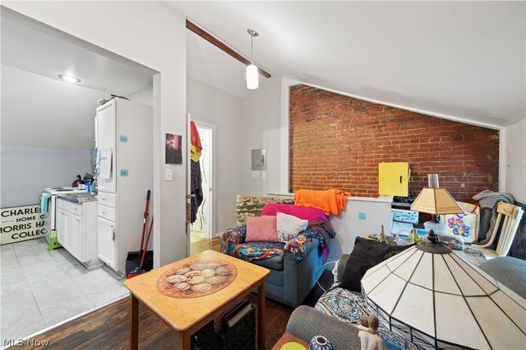 2000 Seymour Avenue, Cleveland, OH - Photo 5