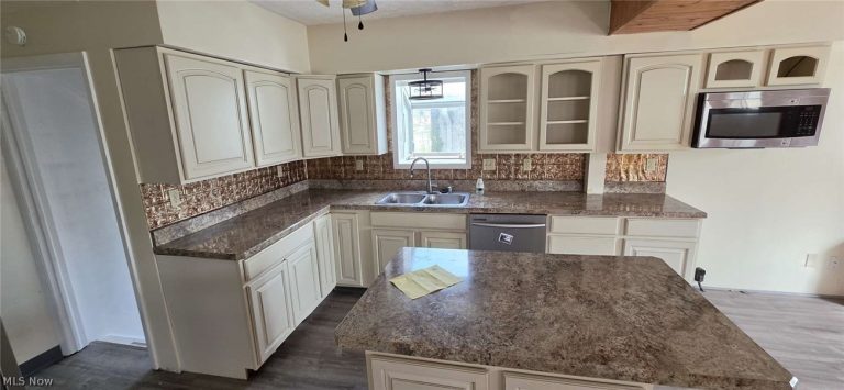 1811 Green Road, South Euclid, OH - Photo 8