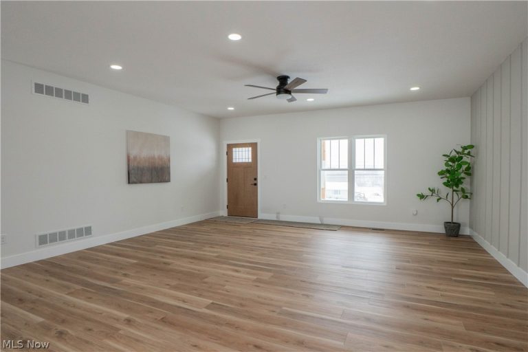 8421 Wadsworth Road, Wadsworth, OH - Photo 2