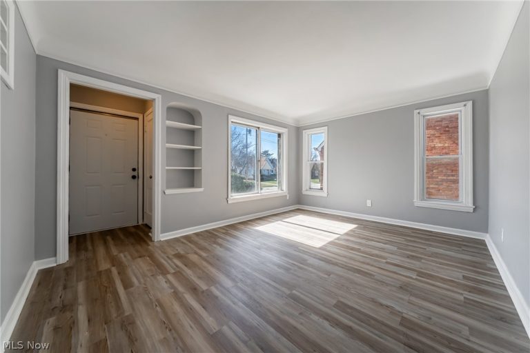 15705 Throckley Avenue, Cleveland, OH - Photo 8