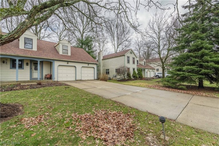 8000 Norriton Circle, North Canton, OH - Photo 3