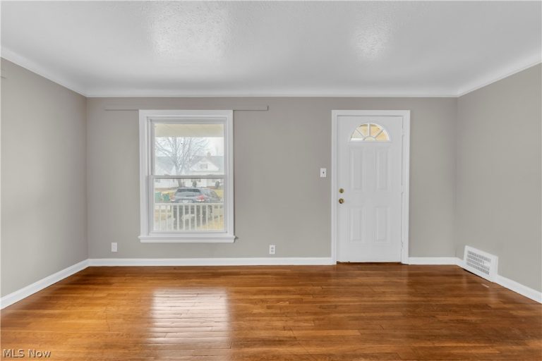 21303 Kenyon Drive, Maple Heights, OH - Photo 4