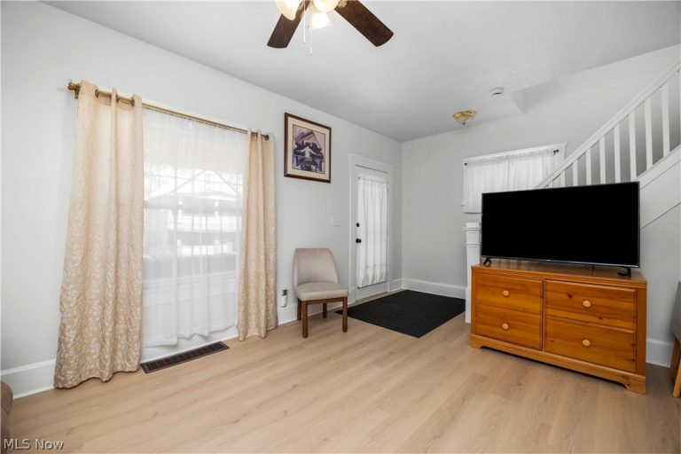 9106 Connecticut Avenue, Cleveland, OH - Photo 4