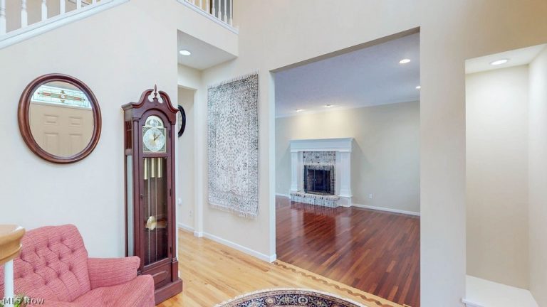 388 Saint Andrews Drive, Highland Heights, OH - Photo 8