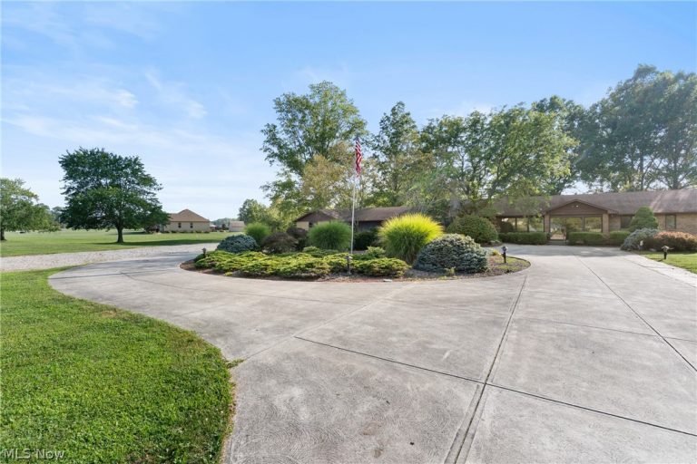 11950 Castleton Lane, Grafton, OH - Photo 4