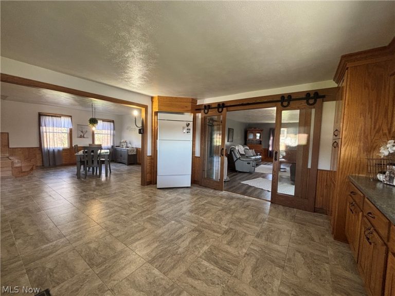 11364 Brosius Road, Garrettsville, OH - Photo 2