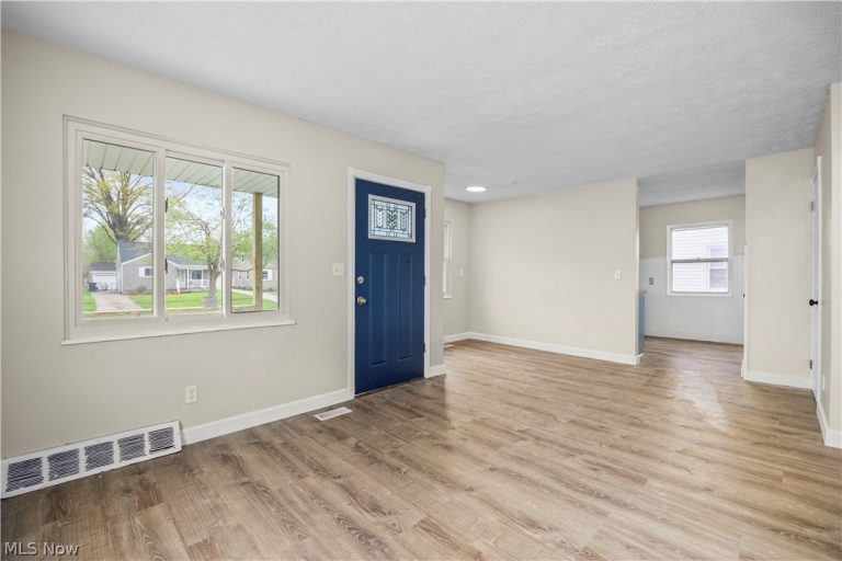 624 Eastern Heights Boulevard, Elyria, OH - Photo 8