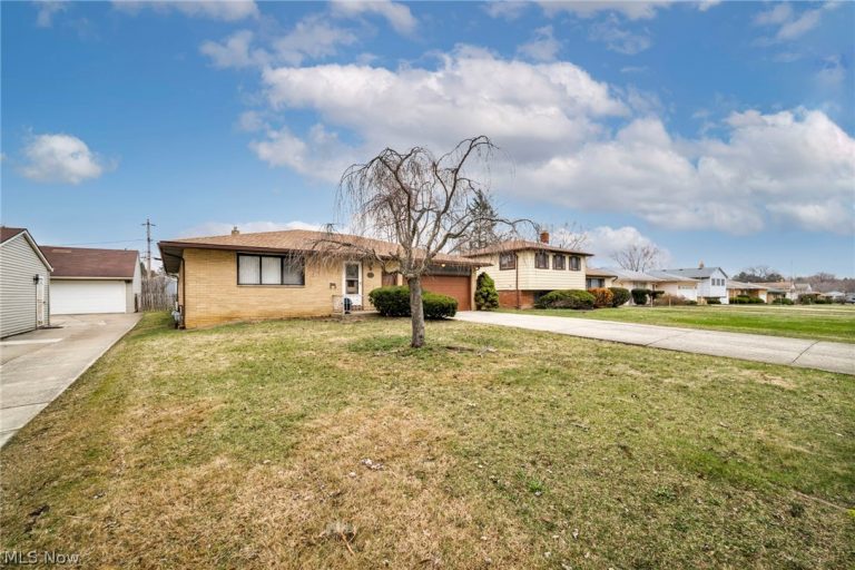 24419 Ronan Road, Bedford Heights, OH - Photo 4