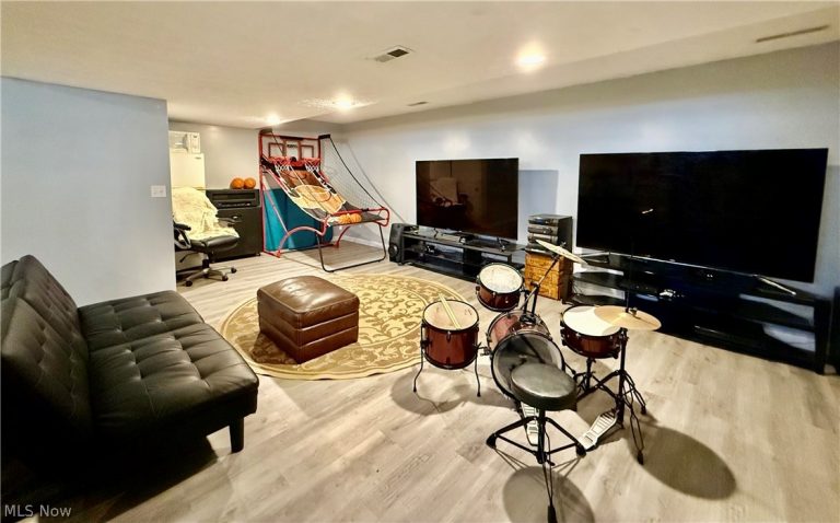 8524 Manchester Avenue, Canal Fulton, OH - Photo 2