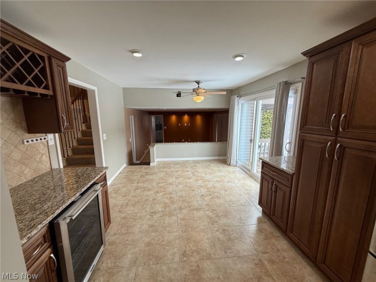 2021 Aldersgate Drive, Lyndhurst, OH - Photo 6
