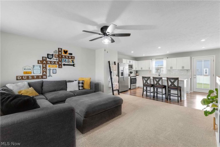 180 Wild Flower Drive, Elyria, OH - Photo 4