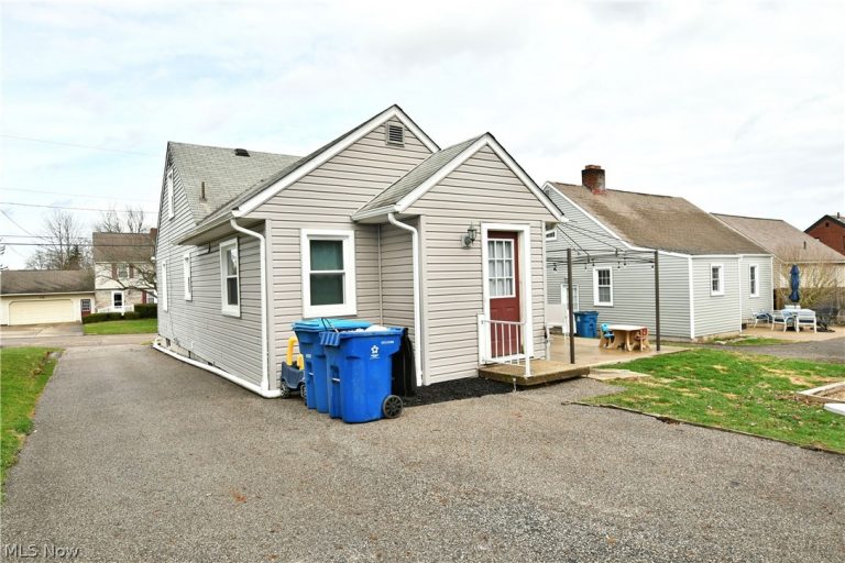 135 Clingan Street, Hubbard, OH - Photo 5