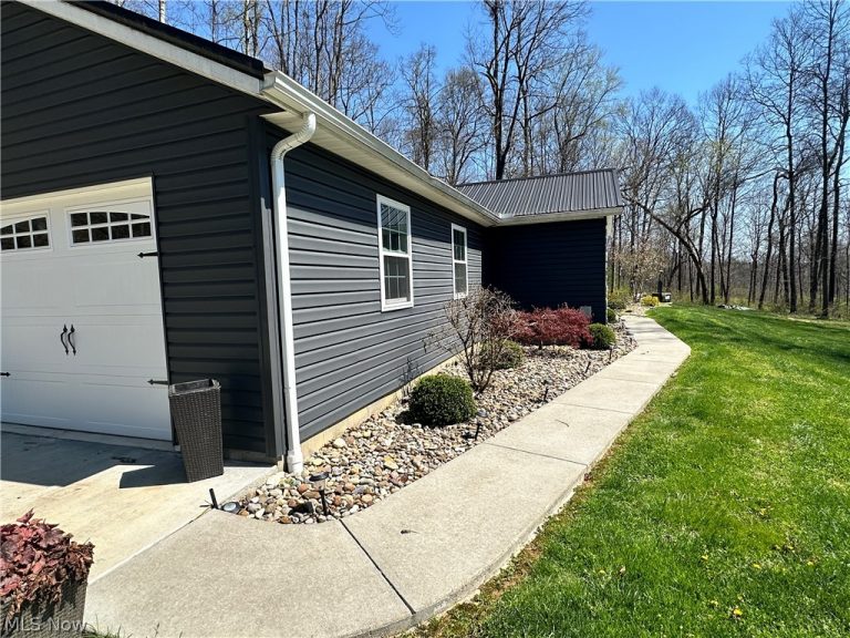 26296 Joe Day Road, Quaker City, OH - Photo 6