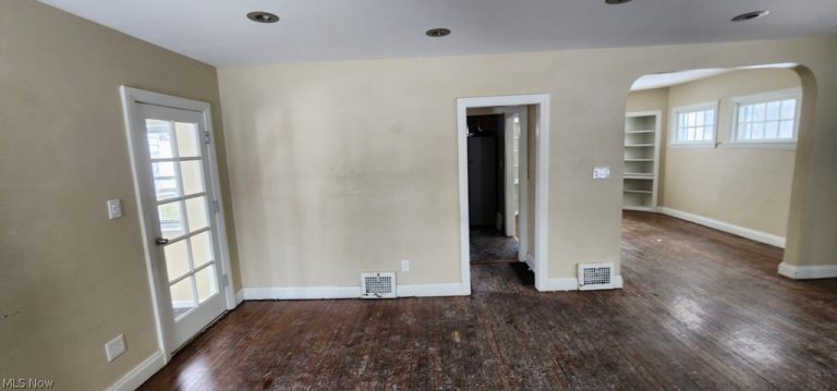 3599 Grosvenor Road, Cleveland Heights, OH - Photo 5