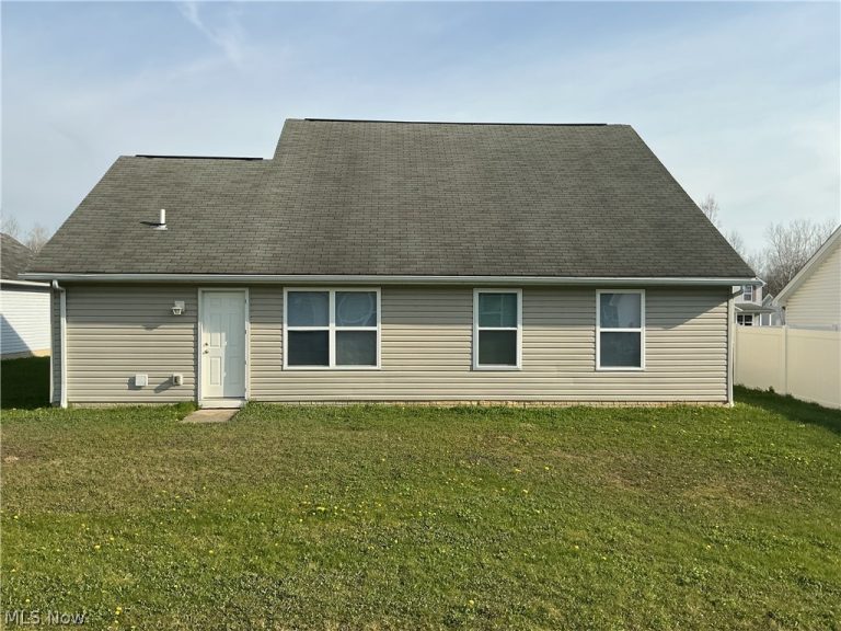 2823 Benford Lane, Youngstown, OH - Photo 3