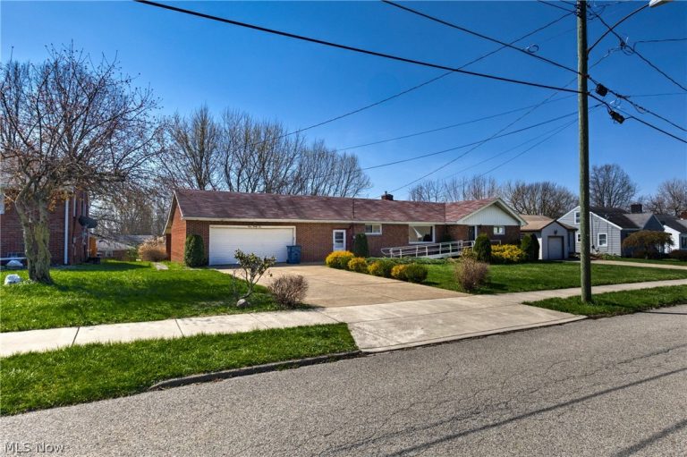321 Porter Avenue, Campbell, OH - Photo 2