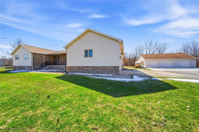 4852 White Road, Rock Creek, OH - Photo 4