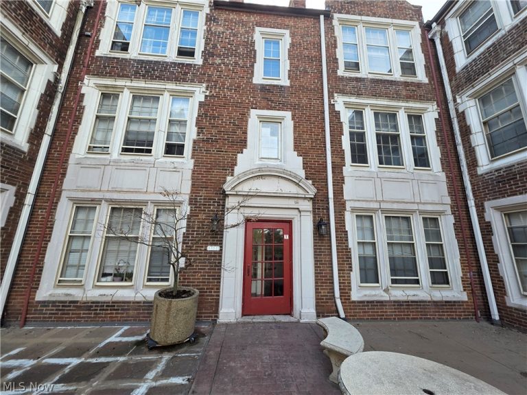 15610 Van Aken Boulevard #18, Shaker Heights, OH, 44120
